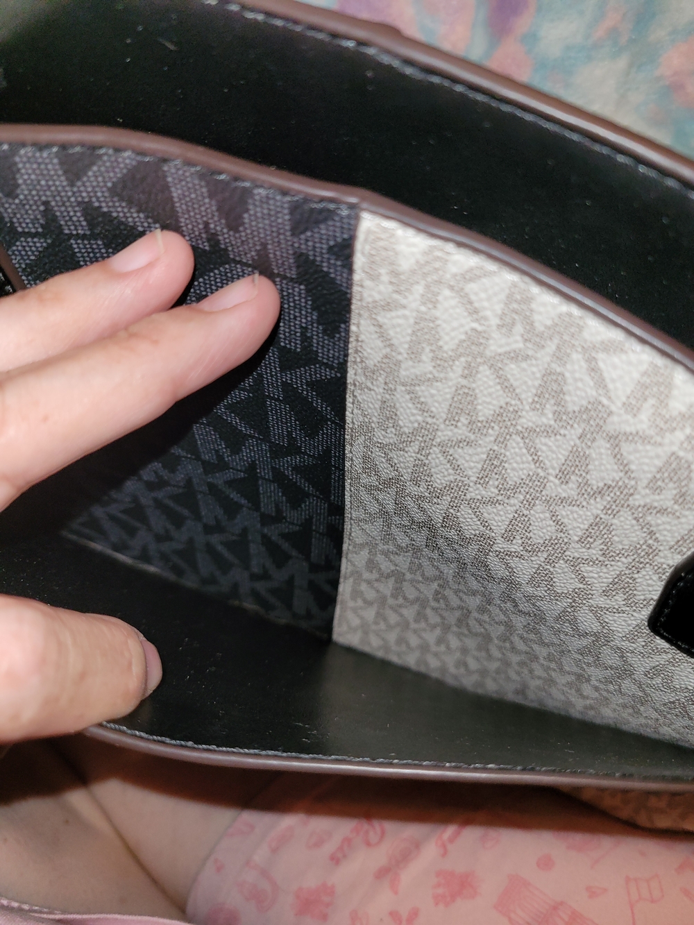 Michael Kors Two-Tone Black & Cream Signature Tote with Matching Wallet - Picture 7 of 8